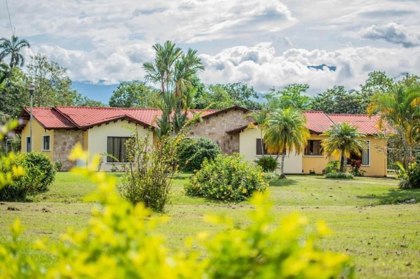Linda Casa De Verano Con Amplias Zonas Verdes San Isidro De El General Exterior foto