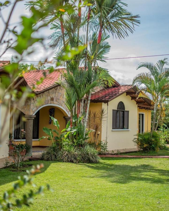 Linda Casa De Verano Con Amplias Zonas Verdes San Isidro De El General Exterior foto