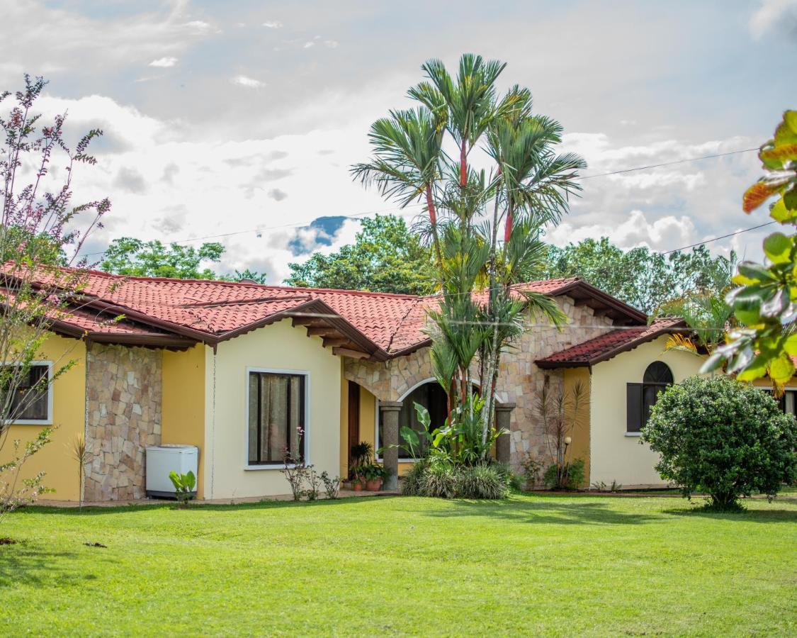 Linda Casa De Verano Con Amplias Zonas Verdes San Isidro De El General Exterior foto